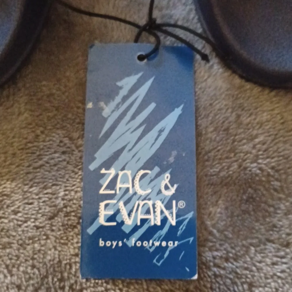 NWT ZAC AND EVAN STAY CHILL BOYS FLIP FLOPS SIZE 11/12